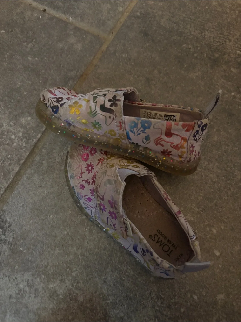 Toms colorful floral